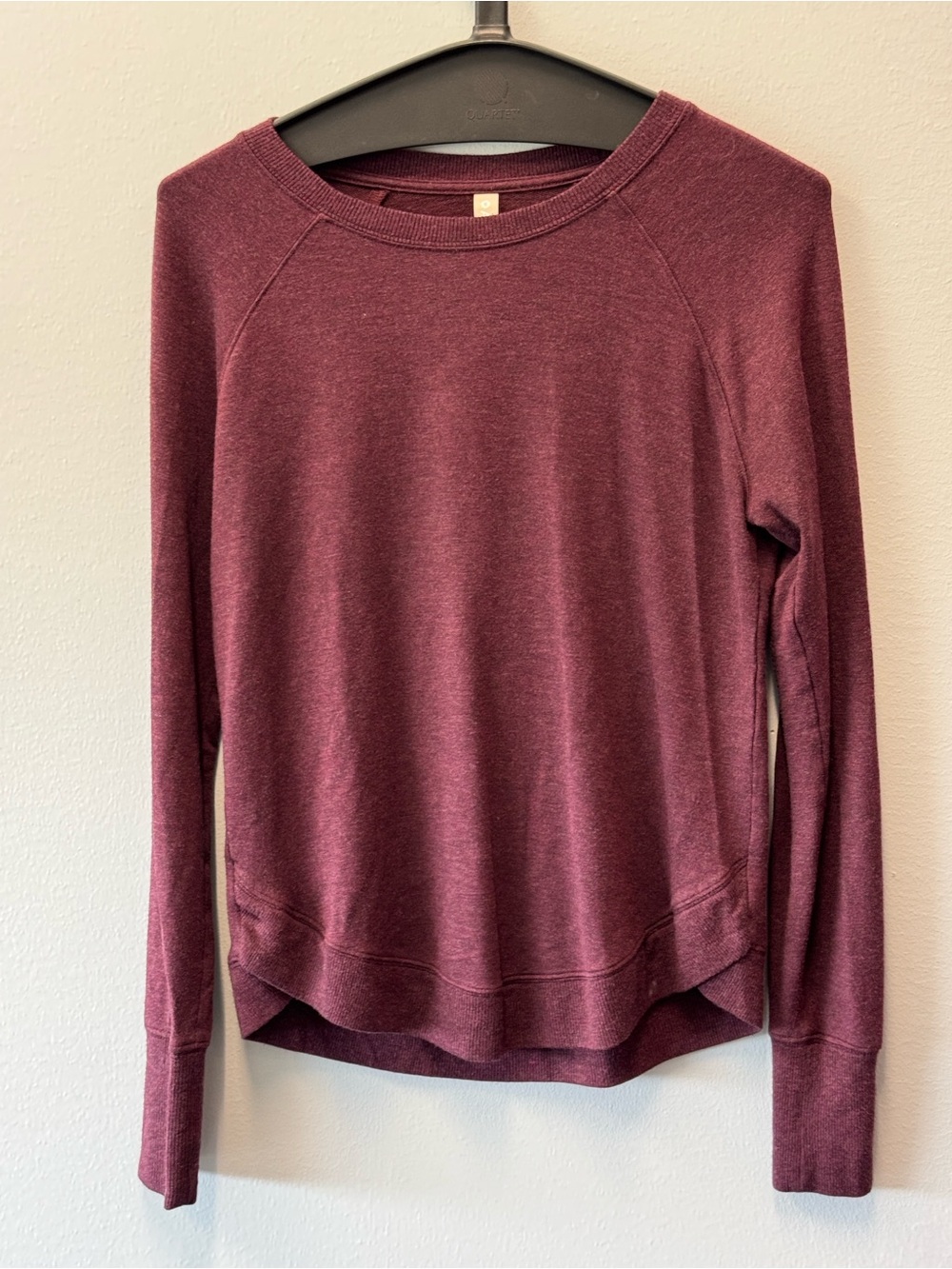 Athleta Mindset Burgundy Heather Sweatshirt XS Nirvana Fabric Tulip Hem